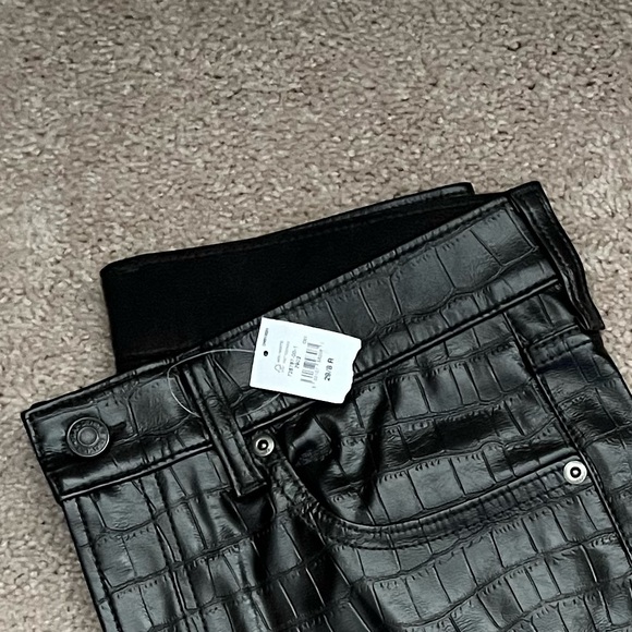 Gap - High-Waisted Brown Croc-Embossed Faux Leather Pants - Picture 3 of 3